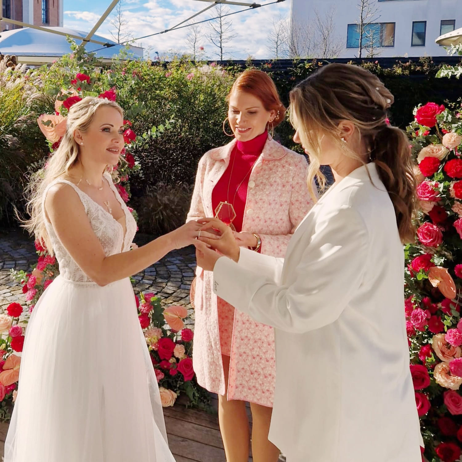 Gleichgeschlechtliche Hochzeit mit freier Traurednerin Nina Axinte in Oberbayern