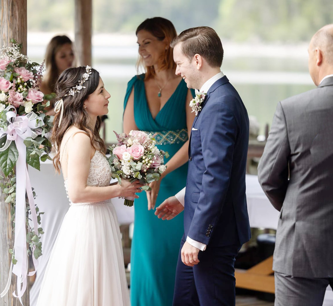 Freie Trauzeremonie am See – Hochzeit am Chiemsee und Tegernsee mit Nina Axinte